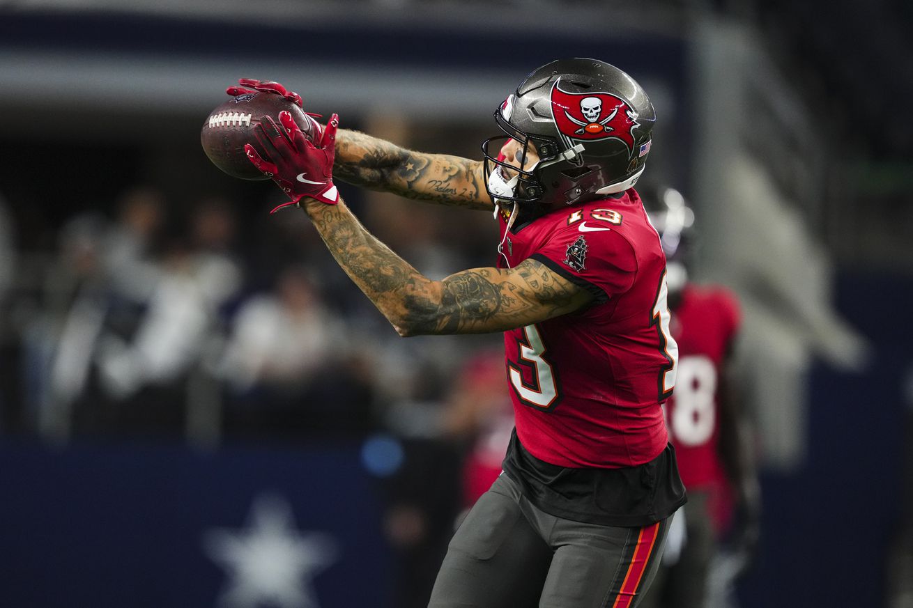 Tampa Bay Buccaneers v Dallas Cowboys