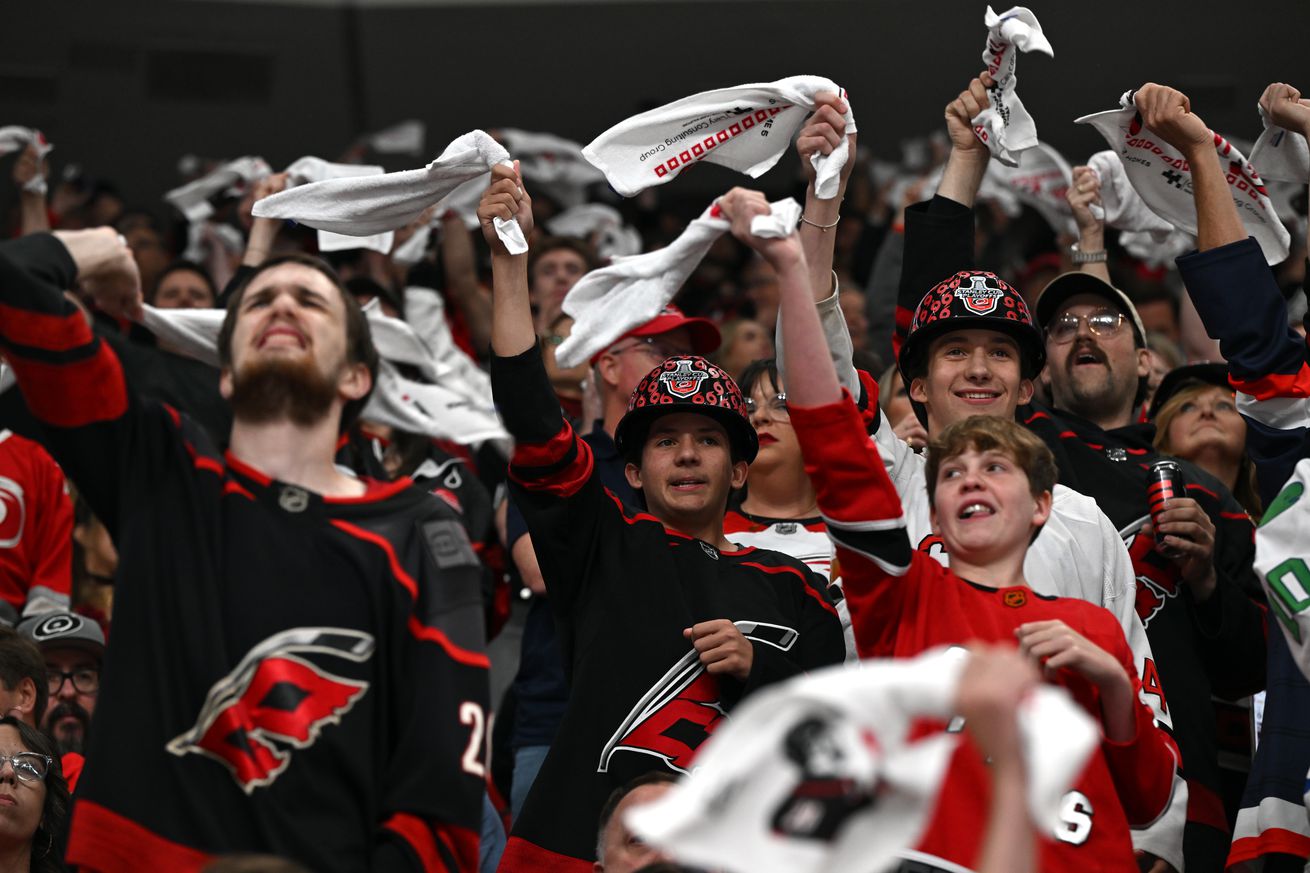 NHL: MAY 28 Stanley Cup Playoffs Eastern Conference Final Panthers at Hurricanes