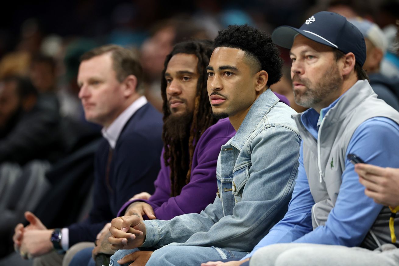 Phoenix Suns v Charlotte Hornets